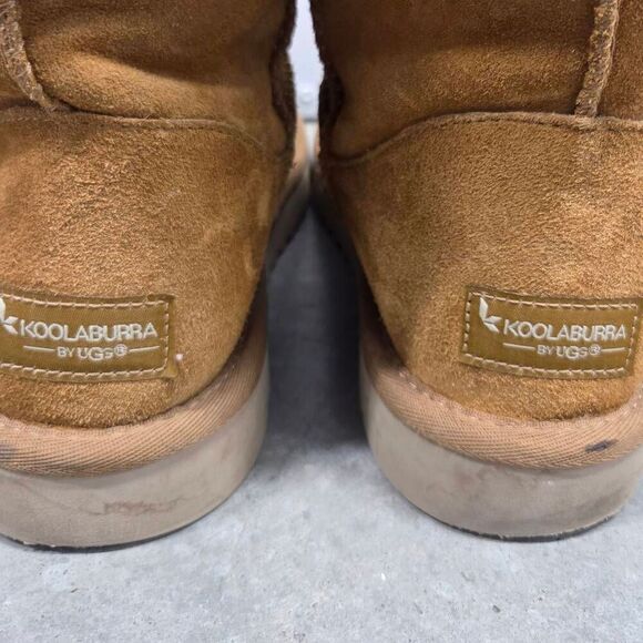 UGG Koolaburra Suede and Shearling Short Boots w/ Bows in Chestnut. Size 8 - Picture 8 of 11